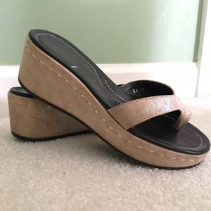 DONALD PLINER SAYLA WEDGE SANDALS